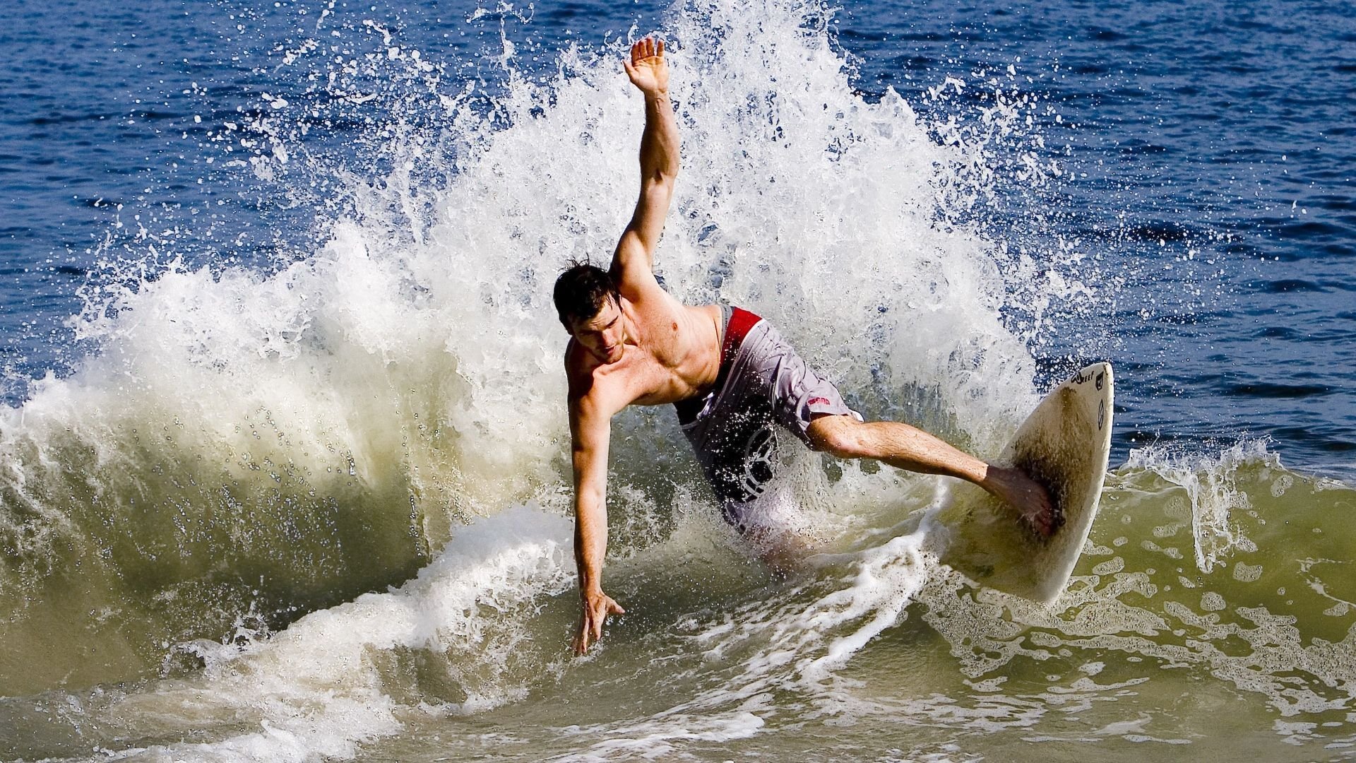 _运动员专访：背后的辛苦与坚持_，运动员背后的辛苦训练