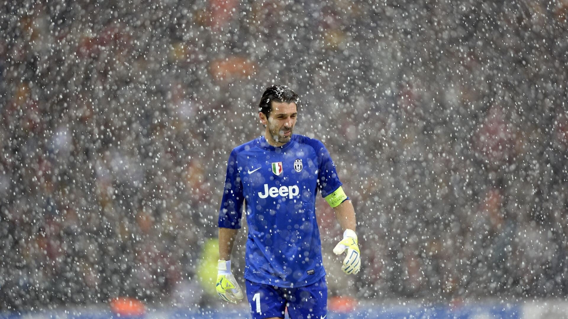 《2025英雄联盟全球总决赛，T1一战封神夺冠》，2030年英雄联盟全球总决赛