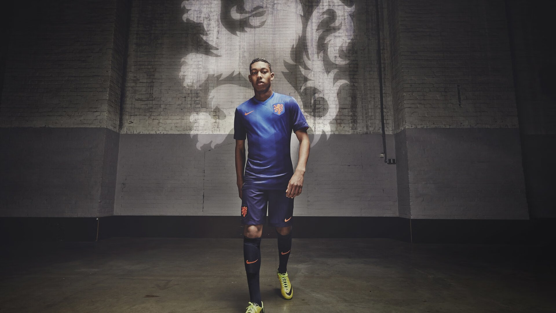 绿色战衣:环保标志在欧冠赛场的亮相,环保绿标车是什么车